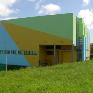 PIMFER pintou a fachada da piscina de Caranza en Ferrol