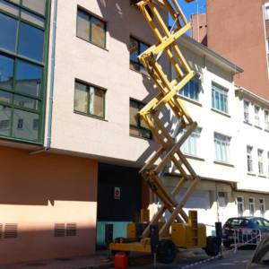 PIMFER reparando cuberta na rúa río sor en Ferrol