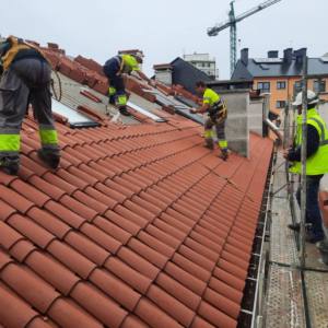 PIMFER reparando cuberta Rúa Estrela en Ferrol